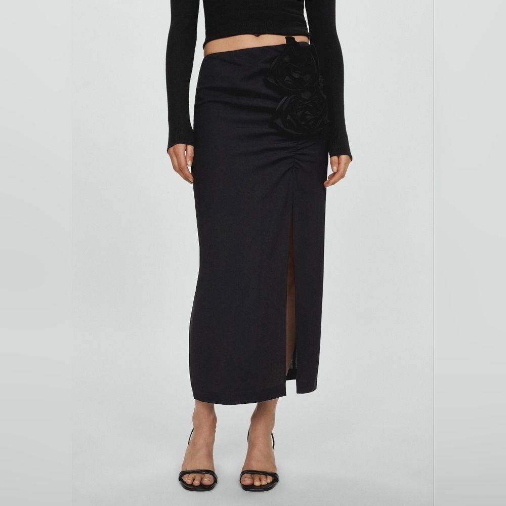 Skirt with slit and floral appliqué